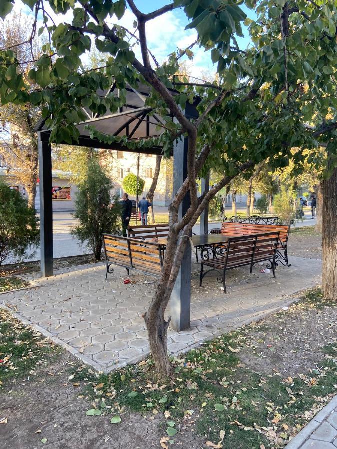 Vahe'S Family Guests House Apartamento Erevan Exterior foto