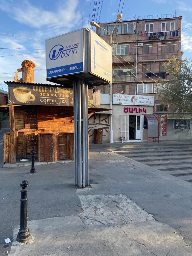 Vahe'S Family Guests House Apartamento Erevan Exterior foto