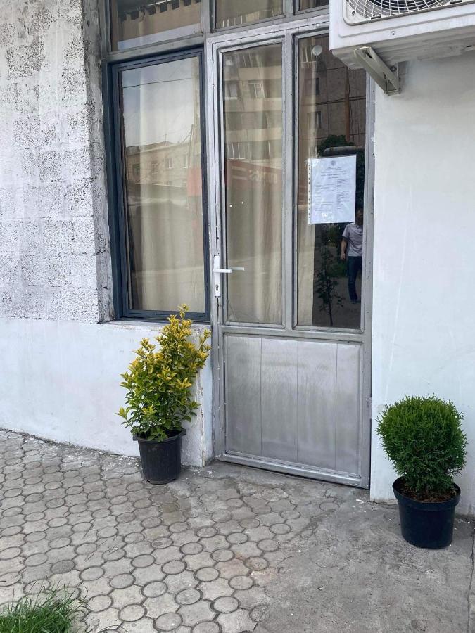 Vahe'S Family Guests House Apartamento Erevan Exterior foto